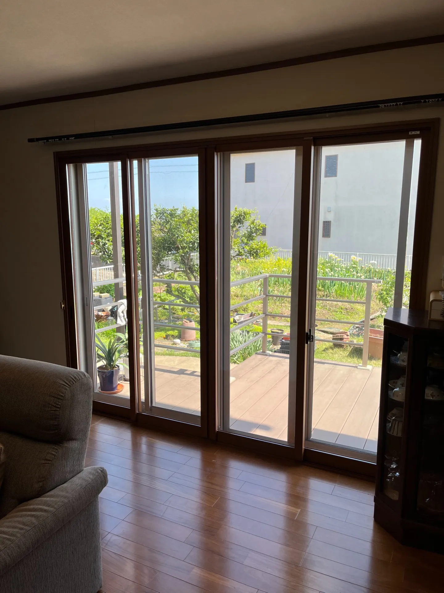 国産木材を切り出す職人